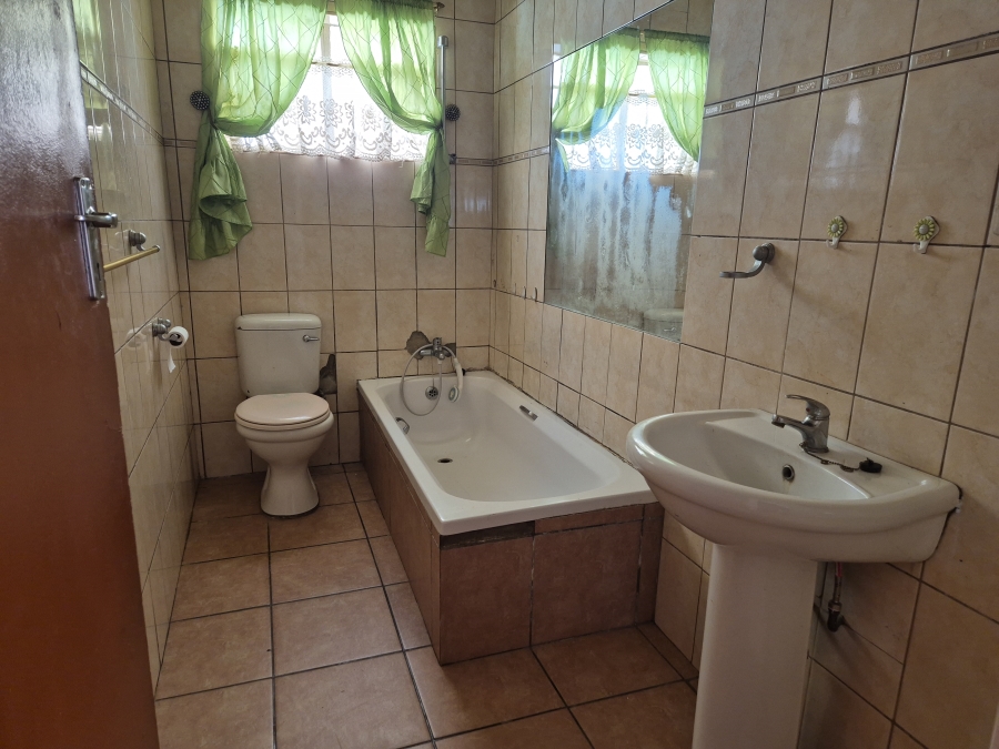 2 Bedroom Property for Sale in Songloed North West